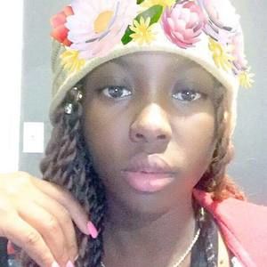 Meet your Posher, Nayele